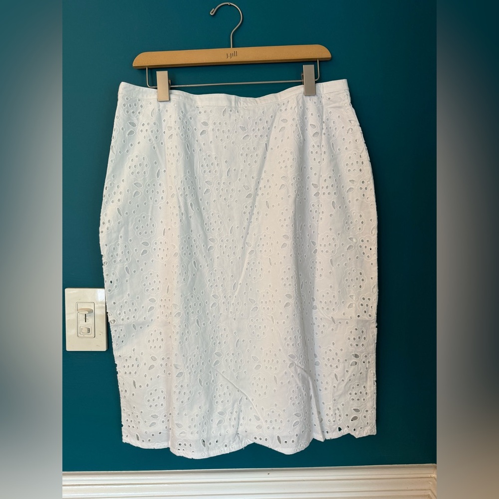 Boden White Eyelet Pencil Skirt - Picture 7 of 12